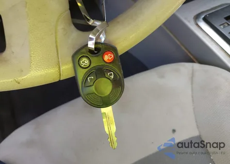 2008 Ford Escape Xlt z USA, uszkodzony, nr VIN 1FMCU93198KC13373